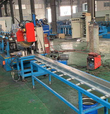 The Structure and Working Principle of Roll Forming Machine
