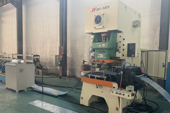 Hoe Does the Metal Roll Forming Machine Work
